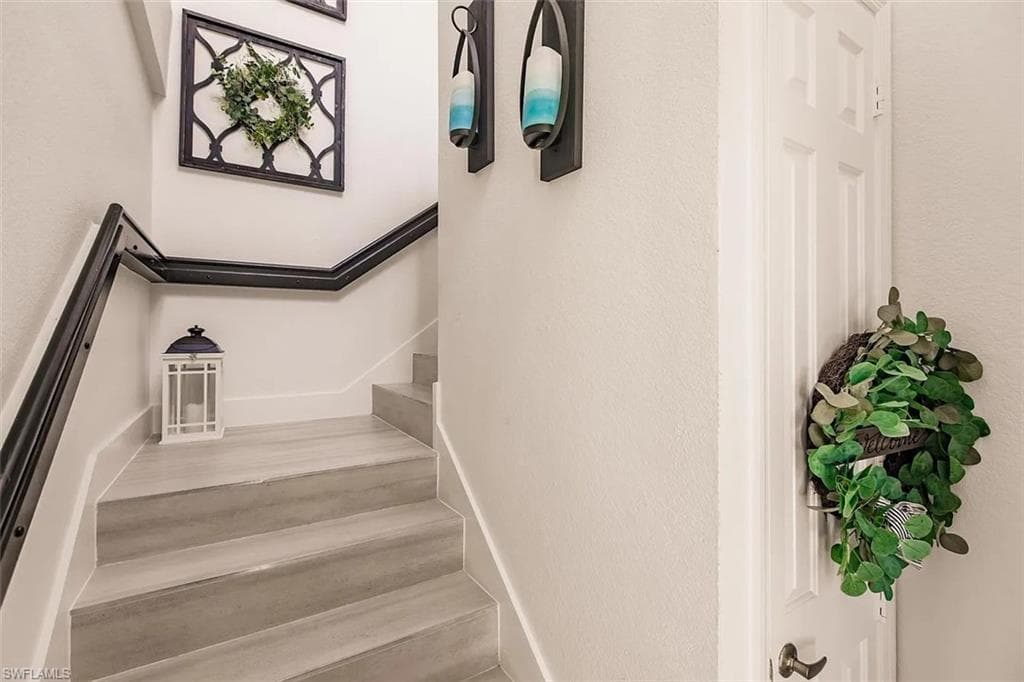 1455 Mariposa Cir 202, Naples, FL 34105-23