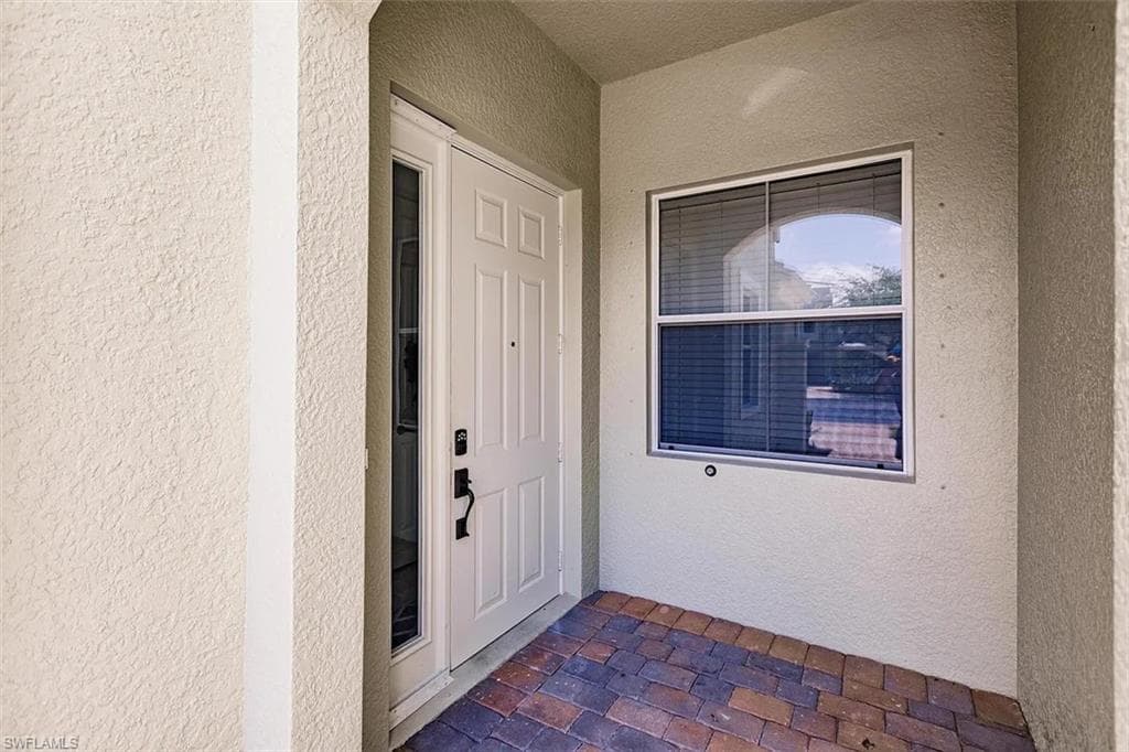 1455 Mariposa Cir 202, Naples, FL 34105-38