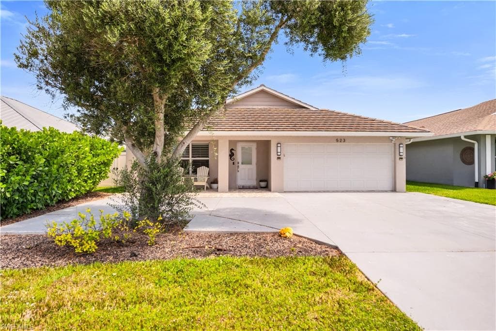 523 107th Ave N, Naples, FL 34108-6