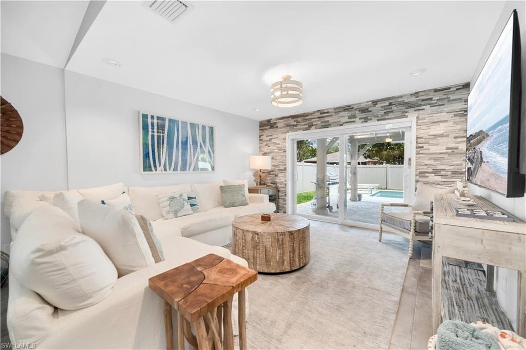 523 107th Ave N, Naples, FL 34108-8