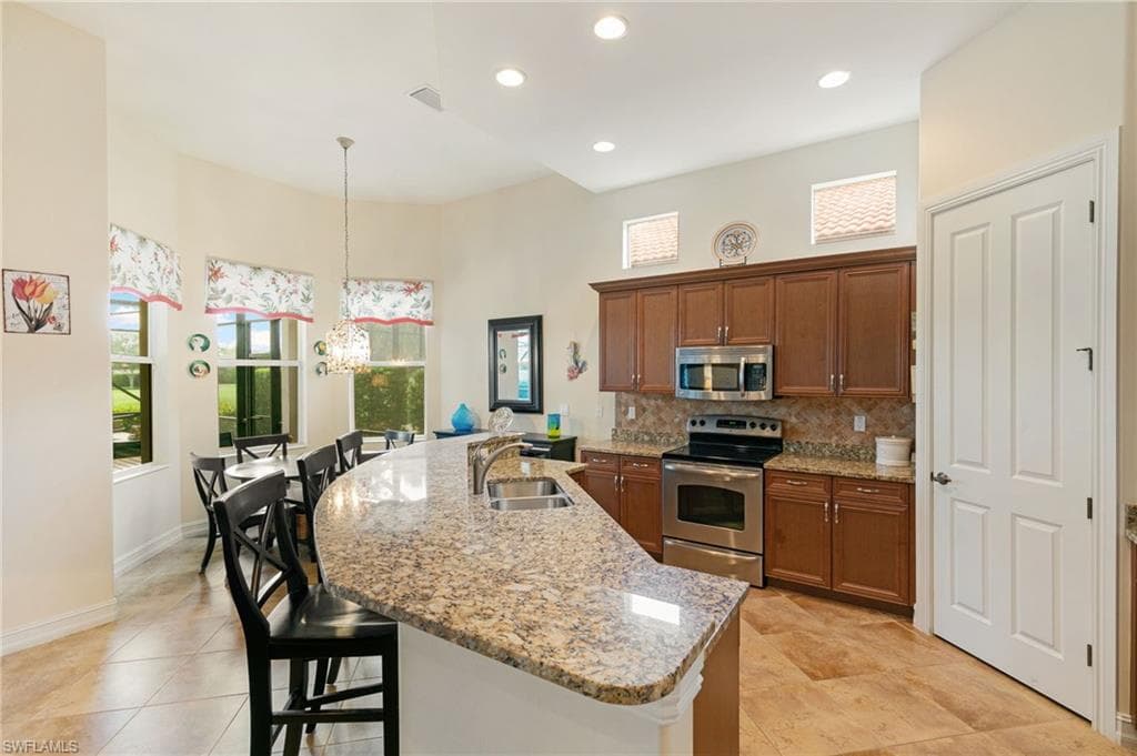 6492 Caldecott Dr, Naples, FL 34113-9