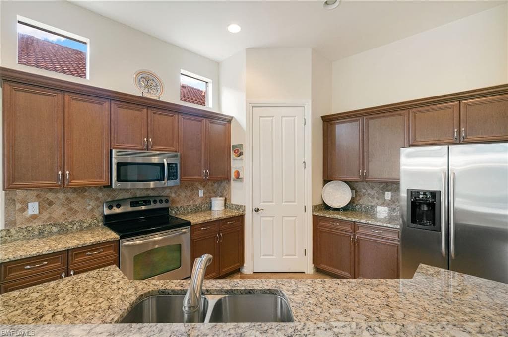 6492 Caldecott Dr, Naples, FL 34113-10