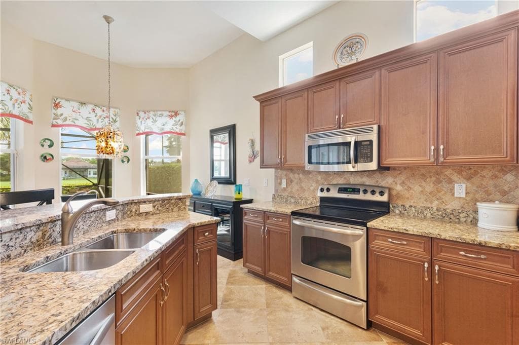 6492 Caldecott Dr, Naples, FL 34113-11