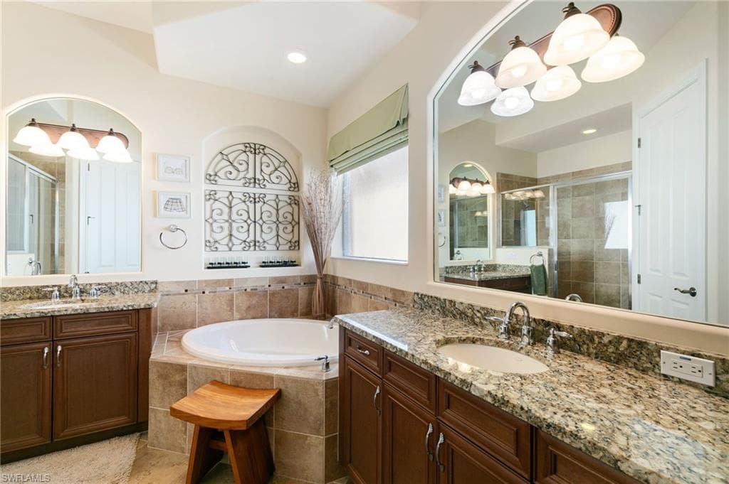 6492 Caldecott Dr, Naples, FL 34113-19