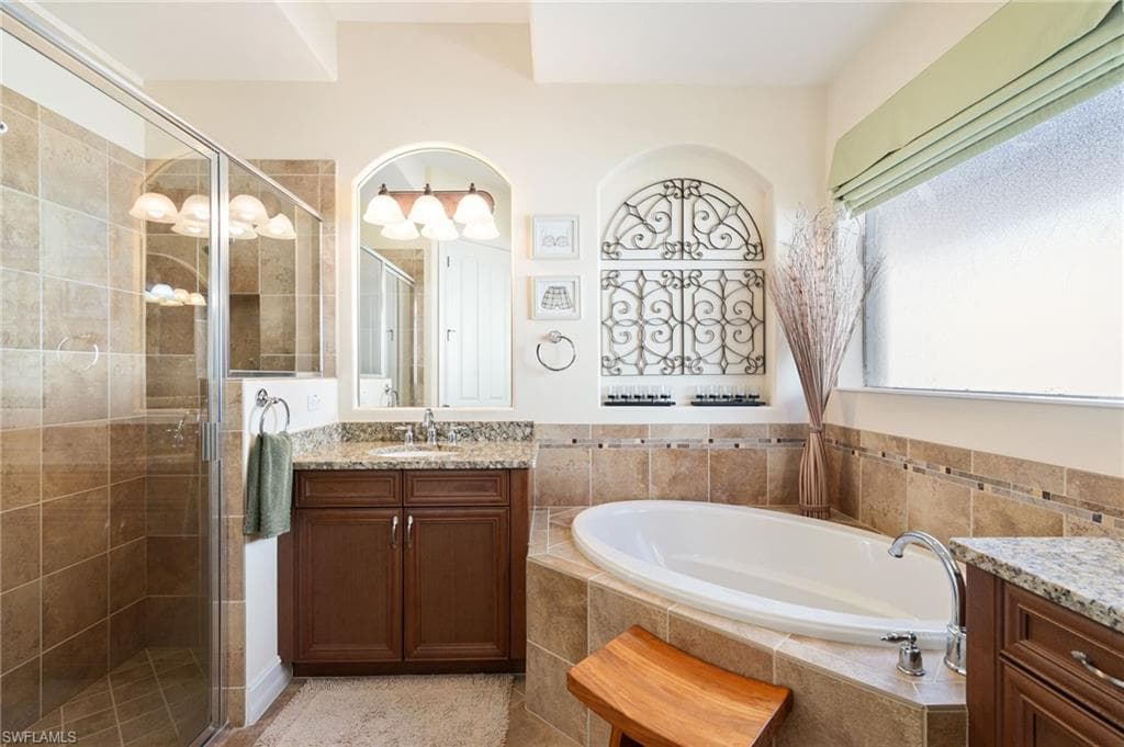 6492 Caldecott Dr, Naples, FL 34113-20