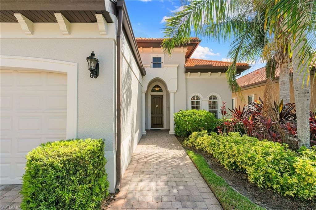 6492 Caldecott Dr, Naples, FL 34113-2