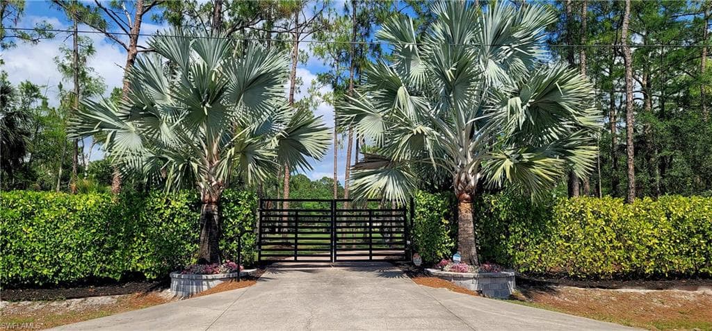 2360 19th St SW, Naples, FL 34117-51