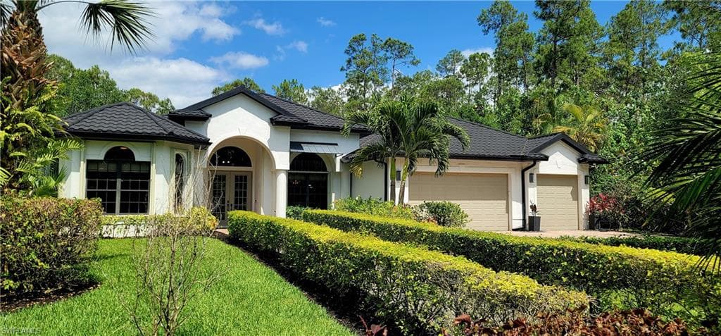 2360 19th St SW, Naples, FL 34117-8