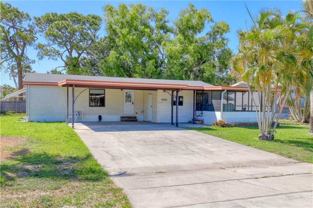 10251 Wales Loop, Bonita Springs, FL 34135-3