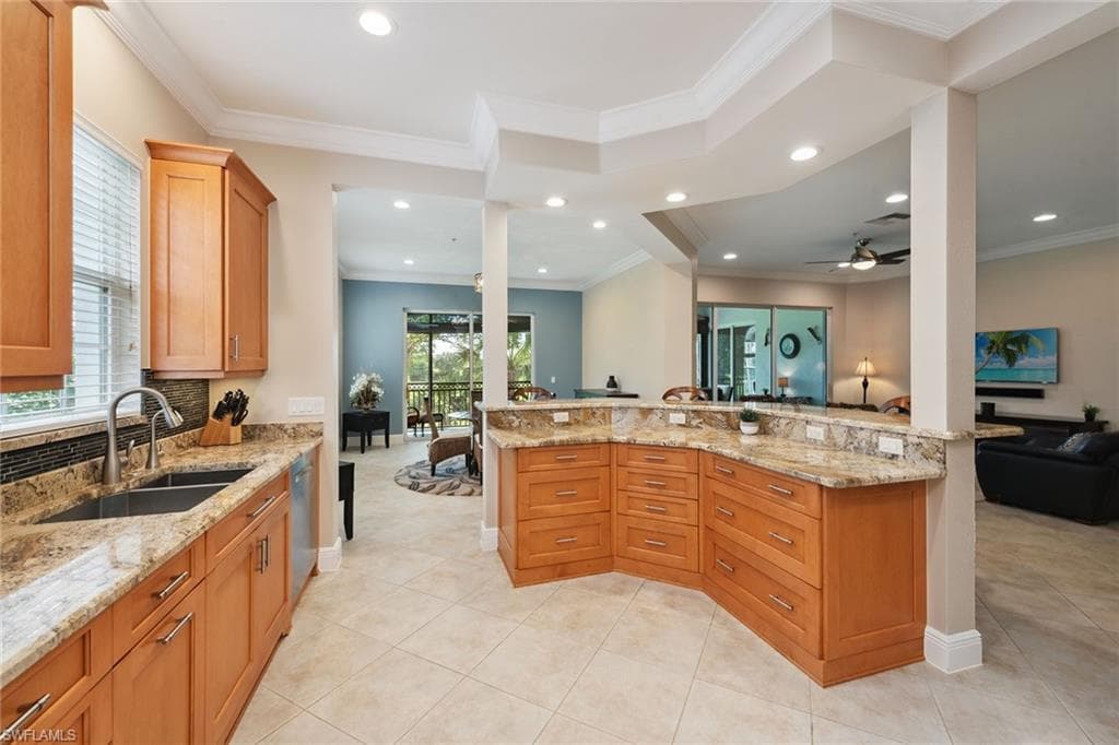 9022 Cascada Way 201, Naples, FL 34114-9