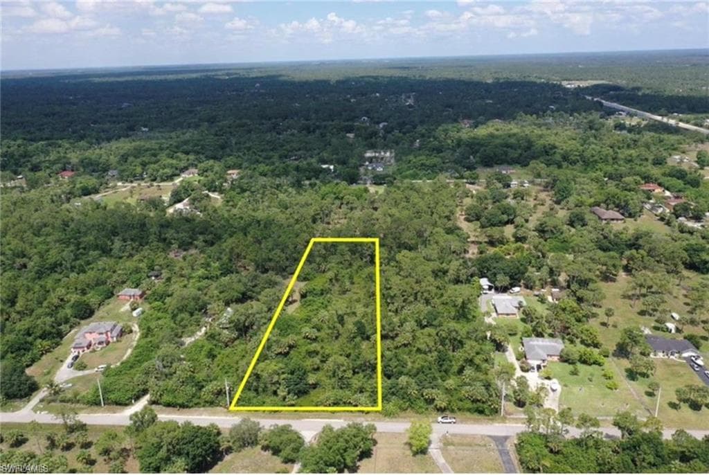 2nd St SE, Naples, FL 34117-2