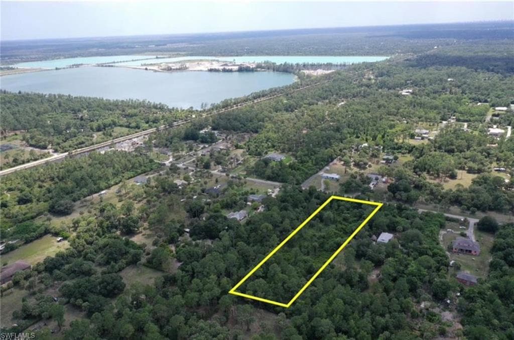 2nd St SE, Naples, FL 34117-3