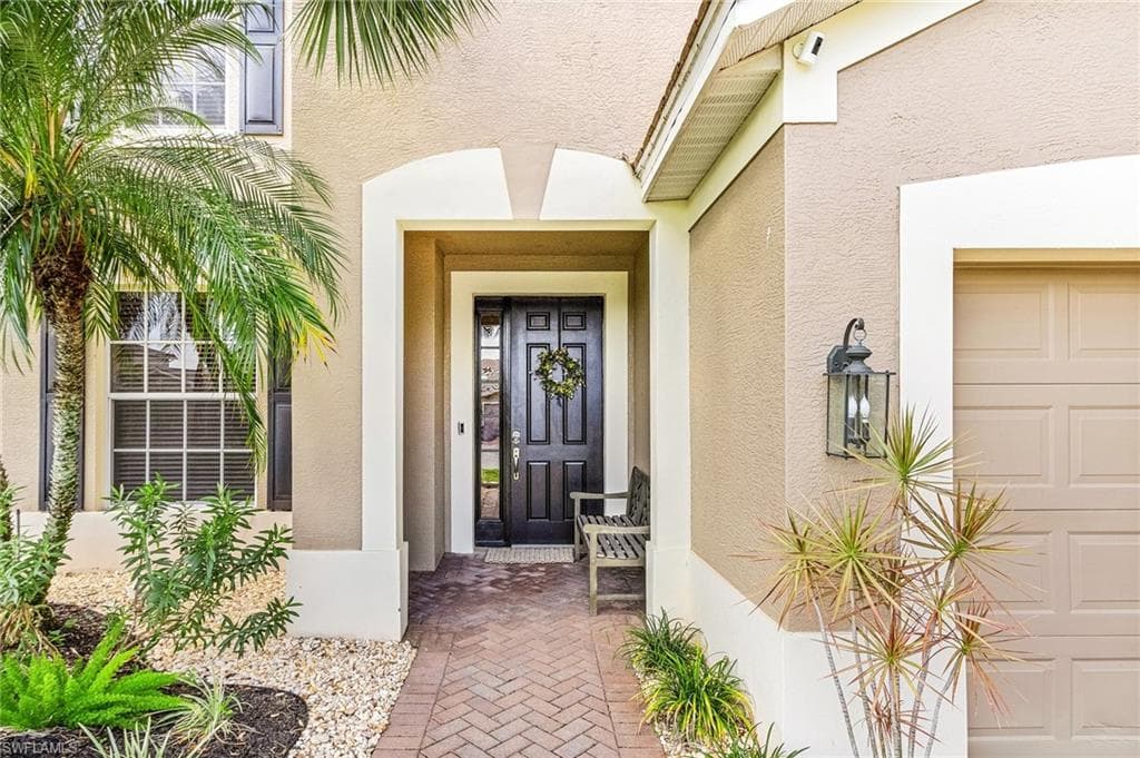 15678 Angelica Dr, Alva, FL 33920-5