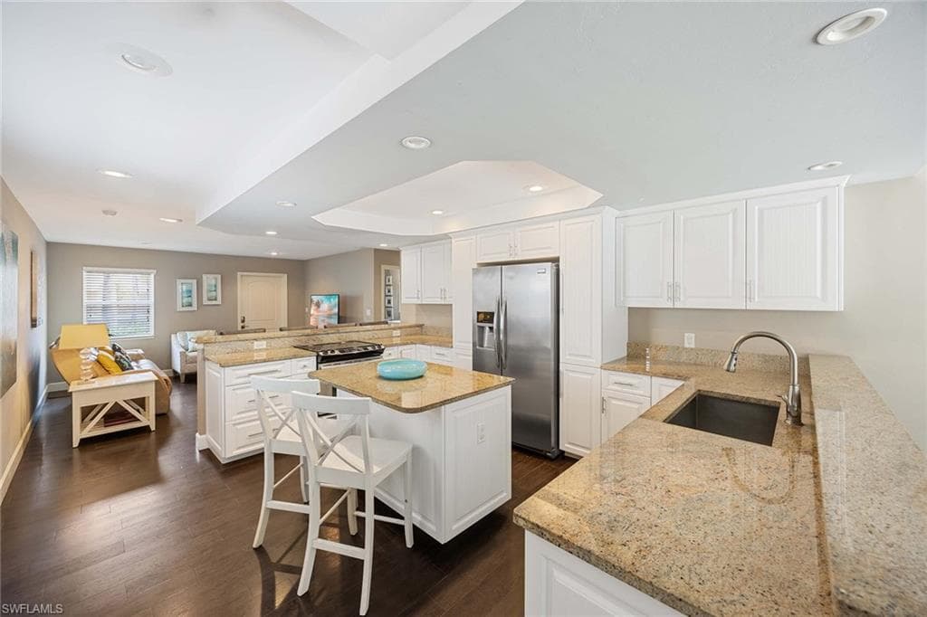 856 104th Ave N, Naples, FL 34108-9