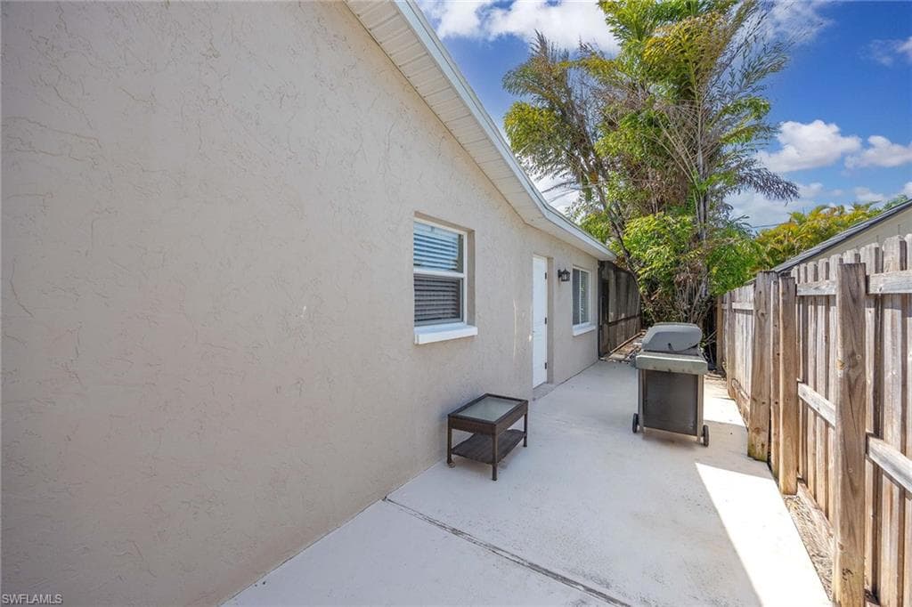 856 104th Ave N, Naples, FL 34108-21