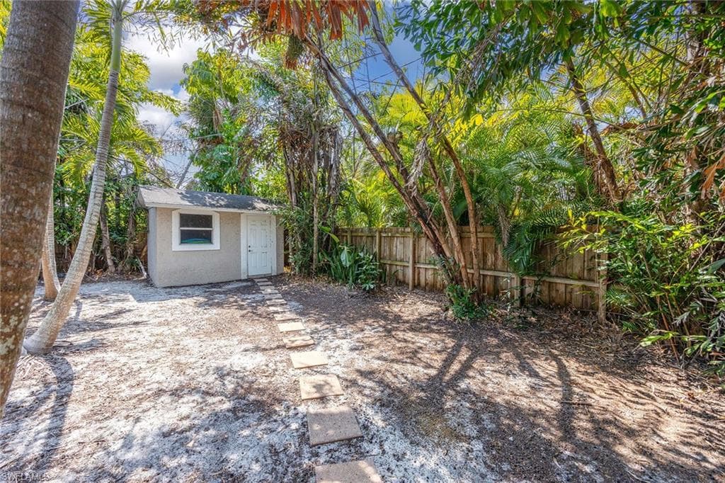 856 104th Ave N, Naples, FL 34108-22