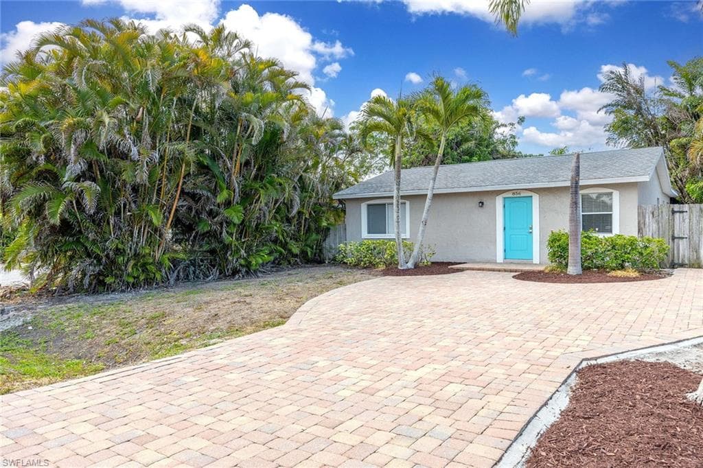 856 104th Ave N, Naples, FL 34108-35