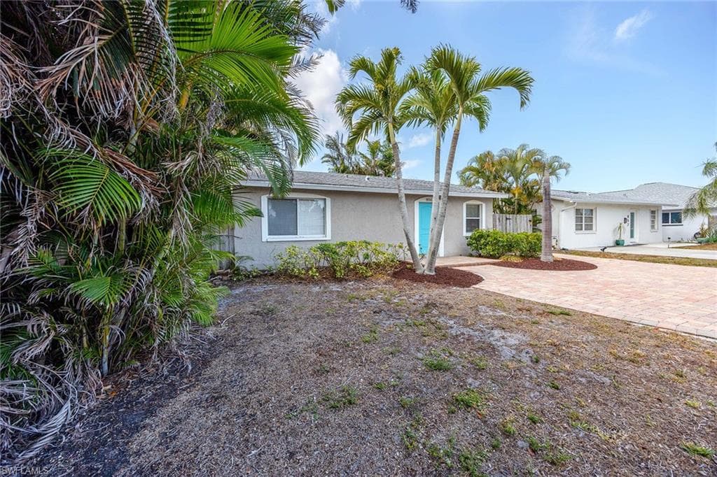 856 104th Ave N, Naples, FL 34108-36