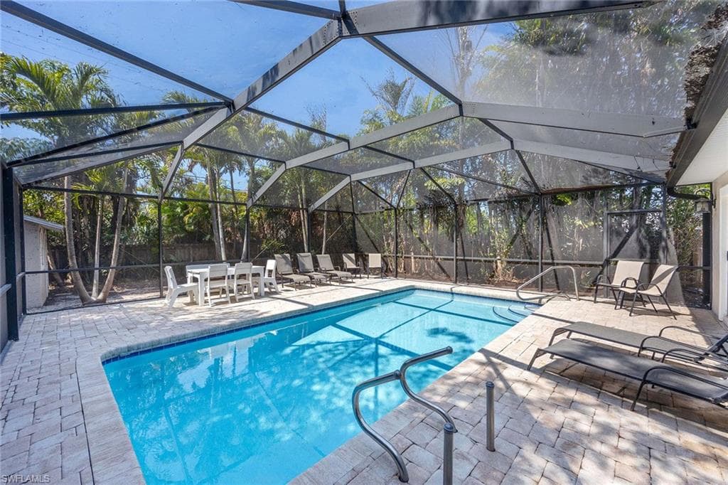 856 104th Ave N, Naples, FL 34108-3