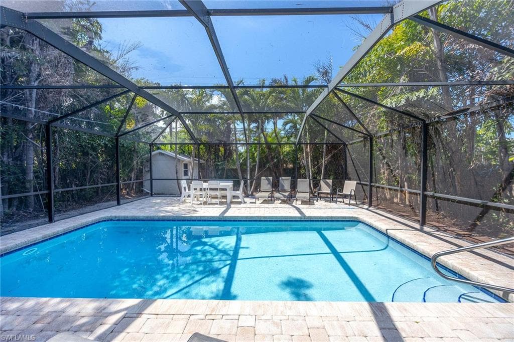 856 104th Ave N, Naples, FL 34108-4