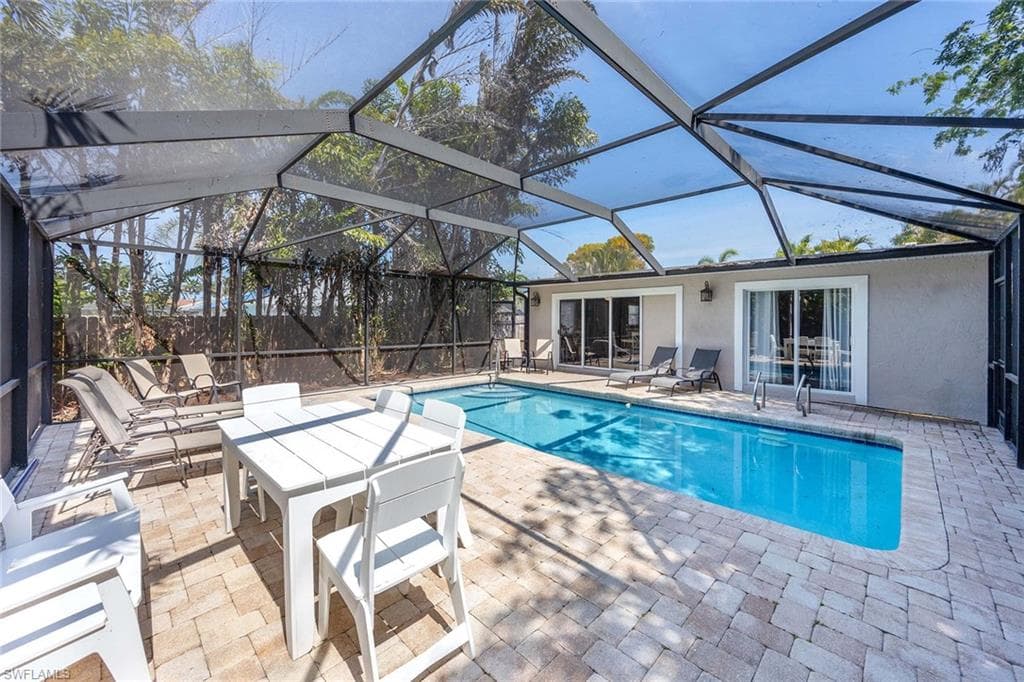 856 104th Ave N, Naples, FL 34108-5