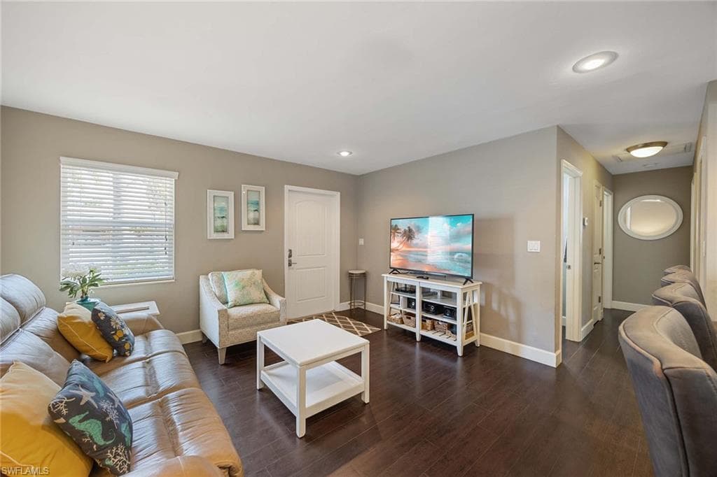 856 104th Ave N, Naples, FL 34108-7