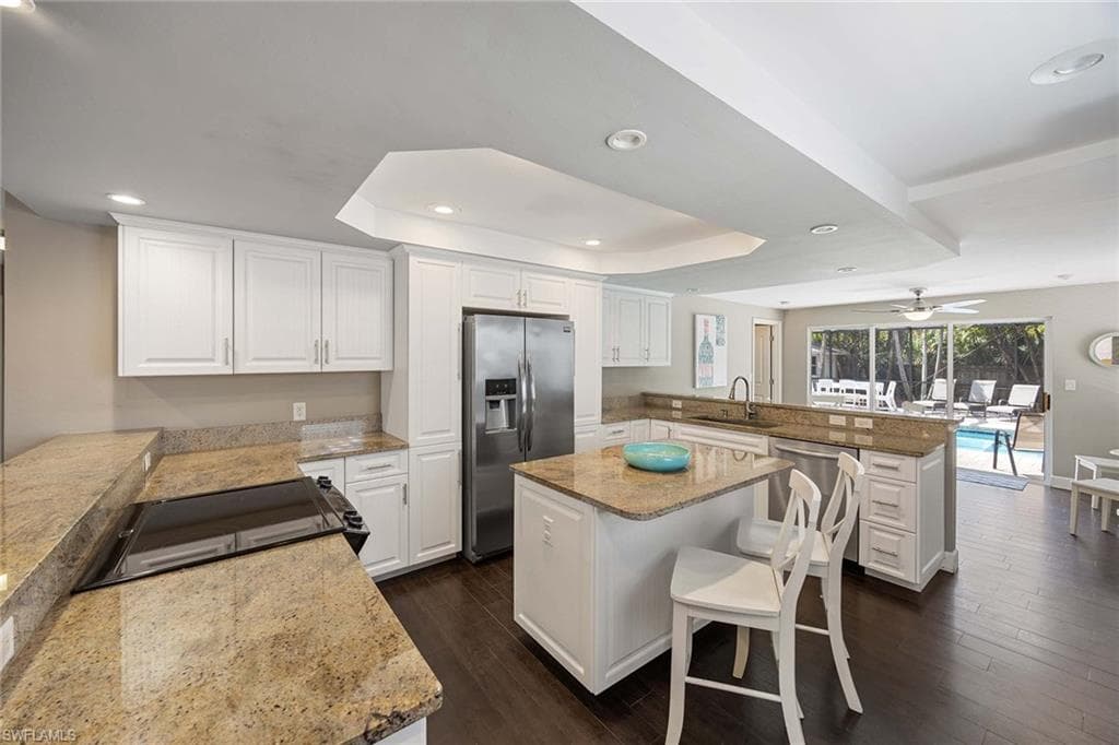 856 104th Ave N, Naples, FL 34108-8
