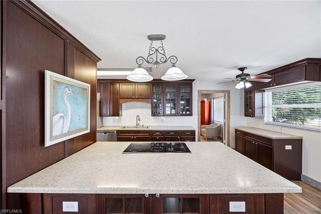 736 94th Ave N, Naples, FL 34108-9