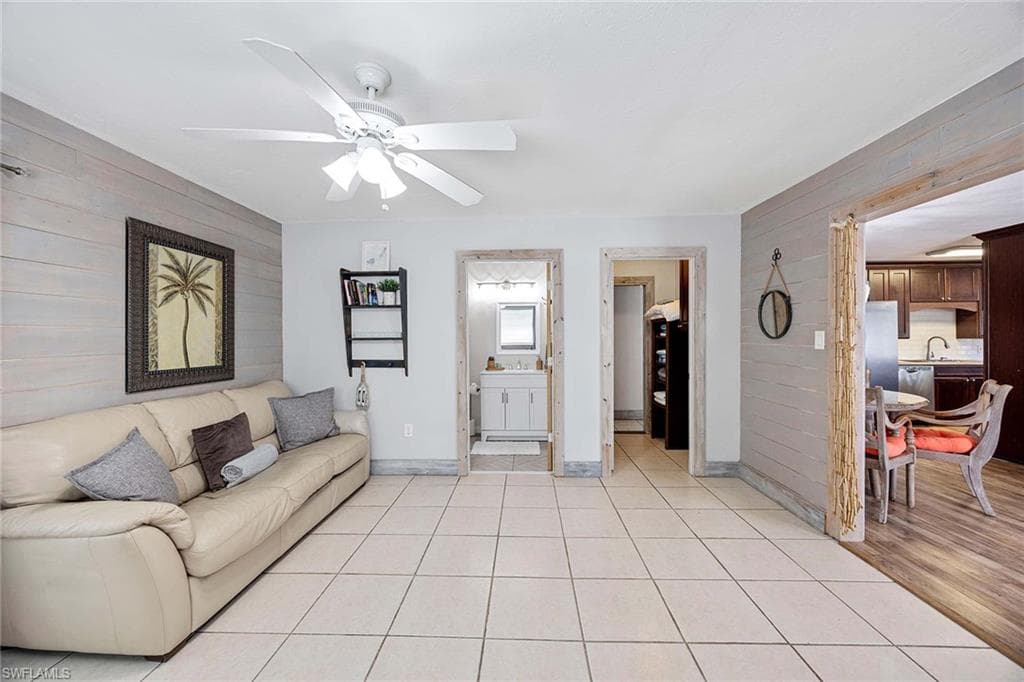 736 94th Ave N, Naples, FL 34108-13