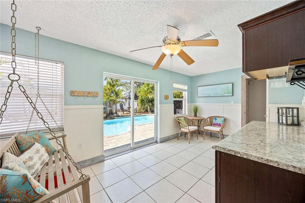 736 94th Ave N, Naples, FL 34108-14