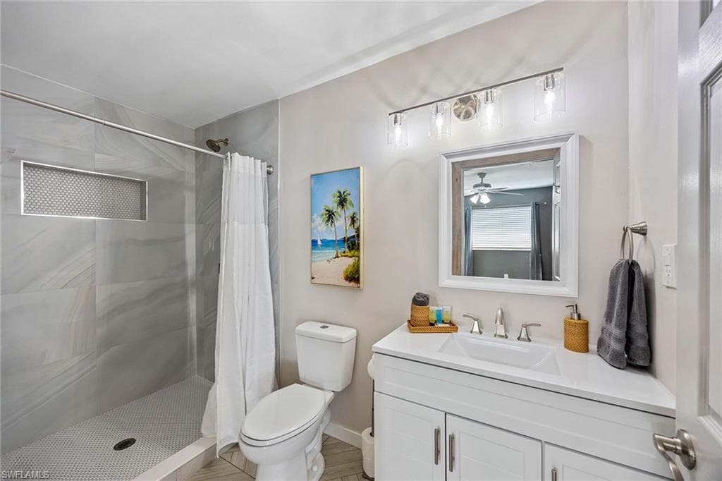 736 94th Ave N, Naples, FL 34108-17