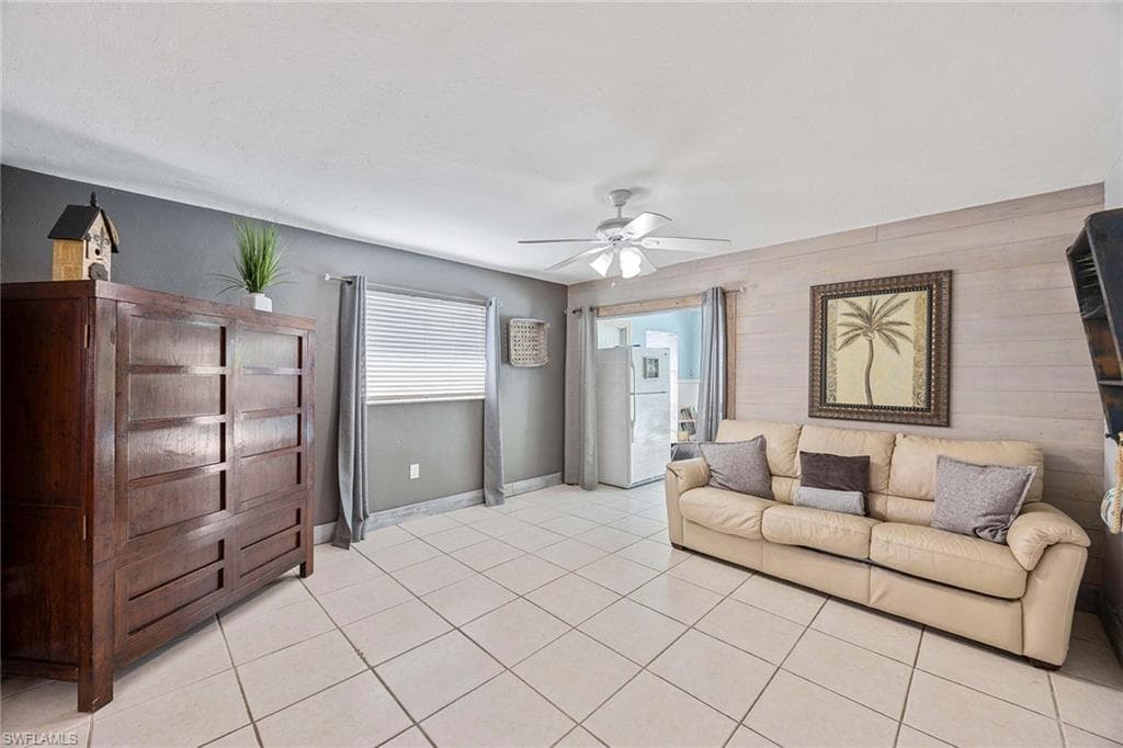 736 94th Ave N, Naples, FL 34108-21