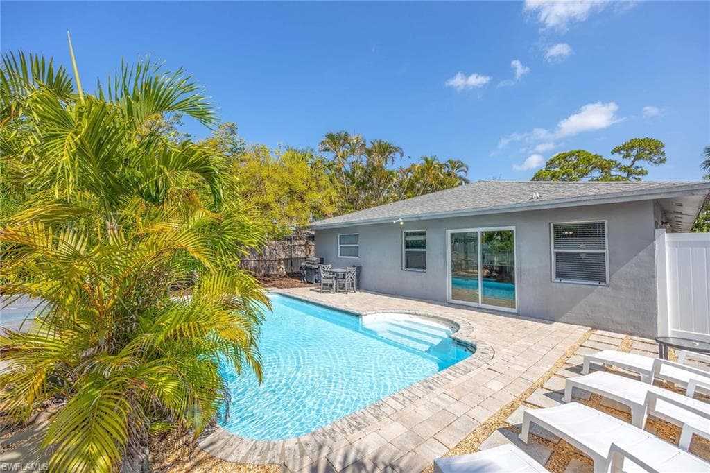 736 94th Ave N, Naples, FL 34108-24