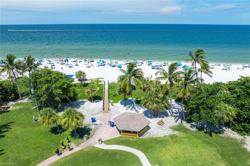 736 94th Ave N, Naples, FL 34108-25