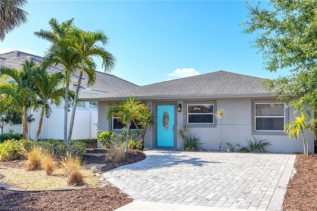 736 94th Ave N, Naples, FL 34108-2