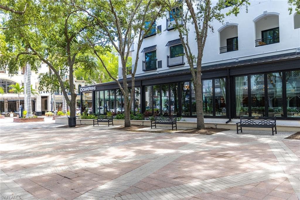 736 94th Ave N, Naples, FL 34108-30