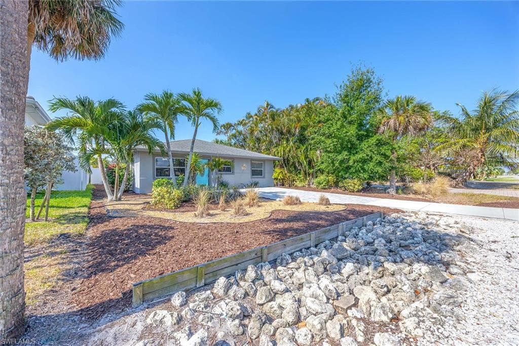 736 94th Ave N, Naples, FL 34108-37