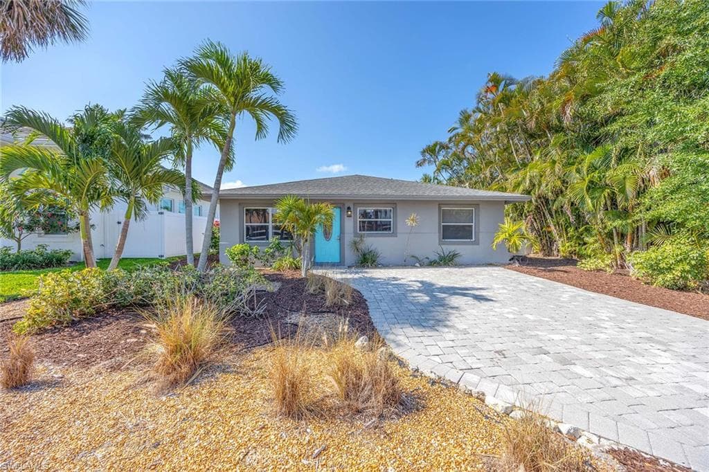 736 94th Ave N, Naples, FL 34108-5