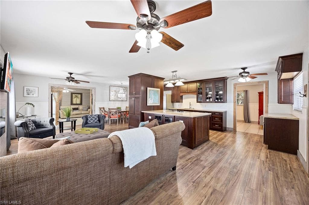 736 94th Ave N, Naples, FL 34108-6