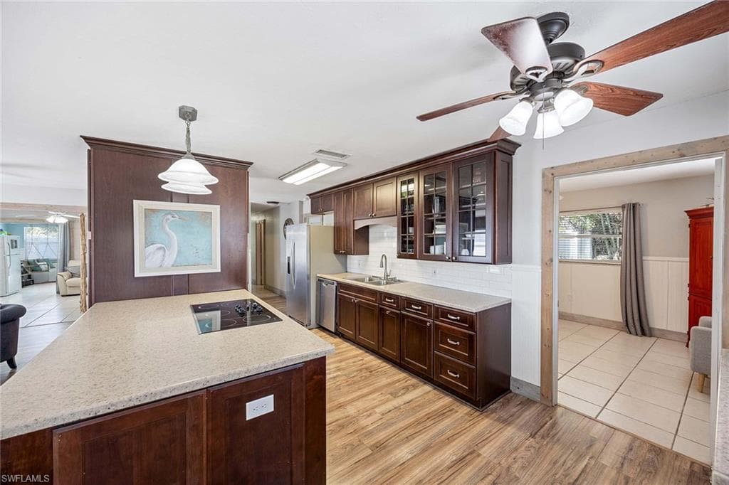 736 94th Ave N, Naples, FL 34108-8