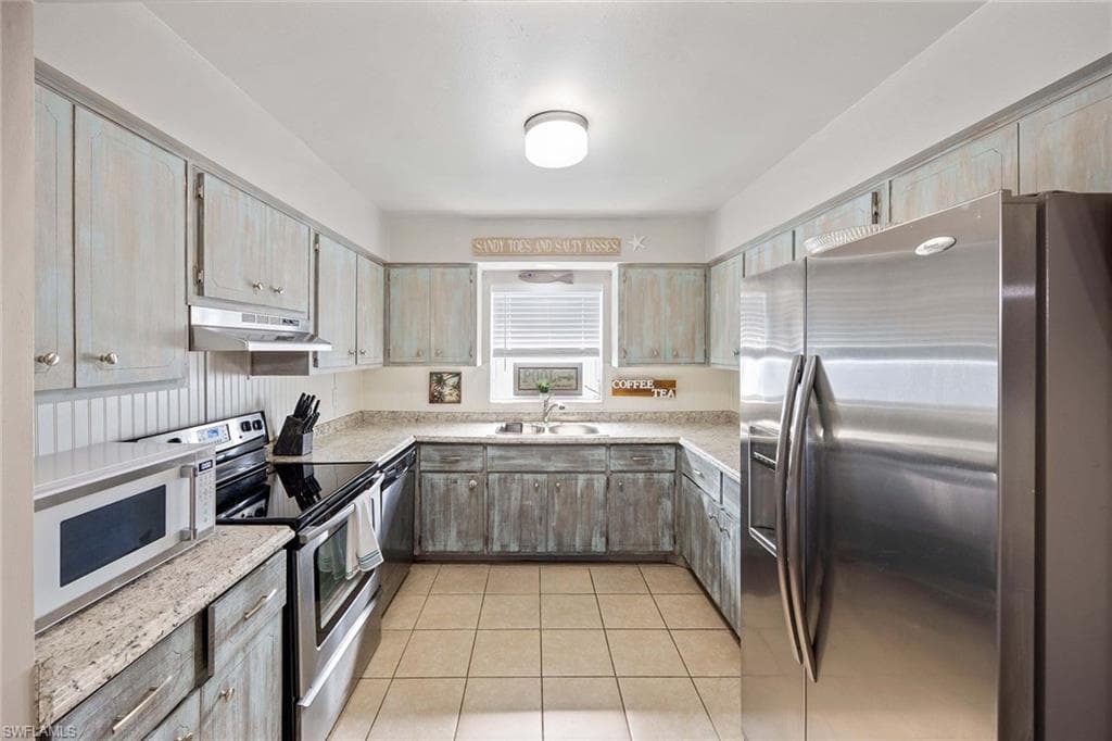 668 94th Ave N, Naples, FL 34108-9