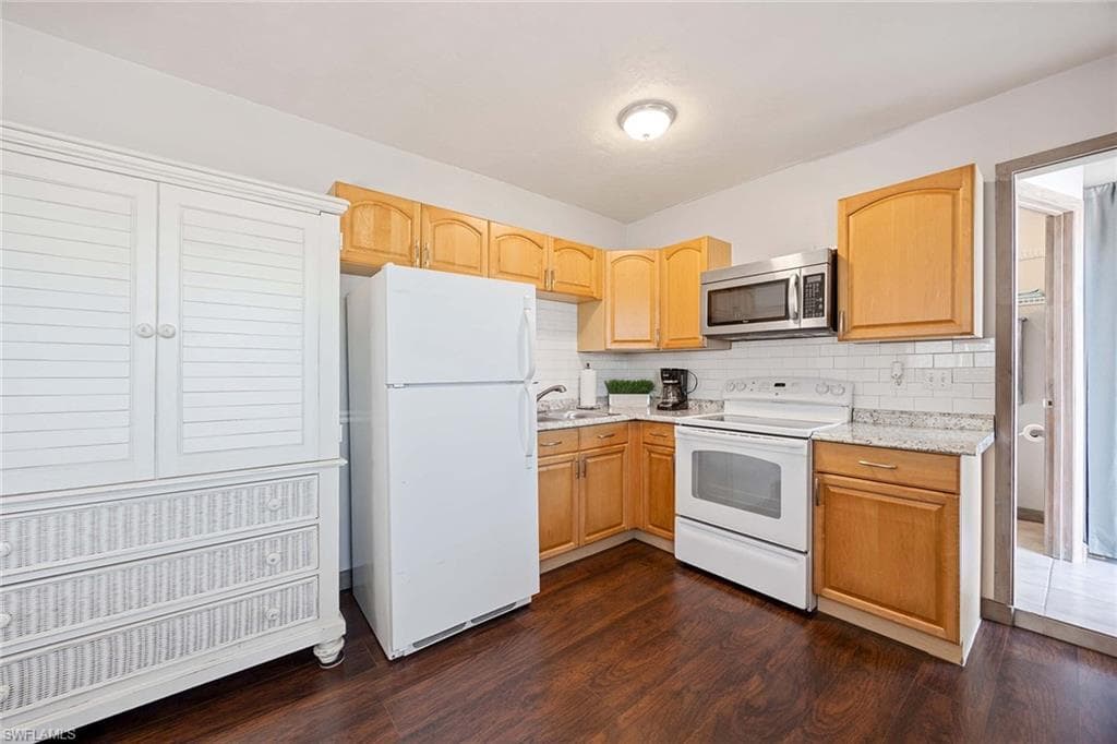 668 94th Ave N, Naples, FL 34108-21