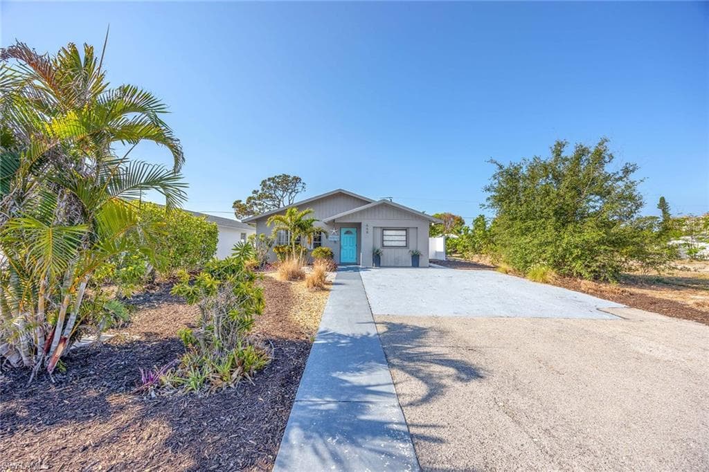 668 94th Ave N, Naples, FL 34108-24
