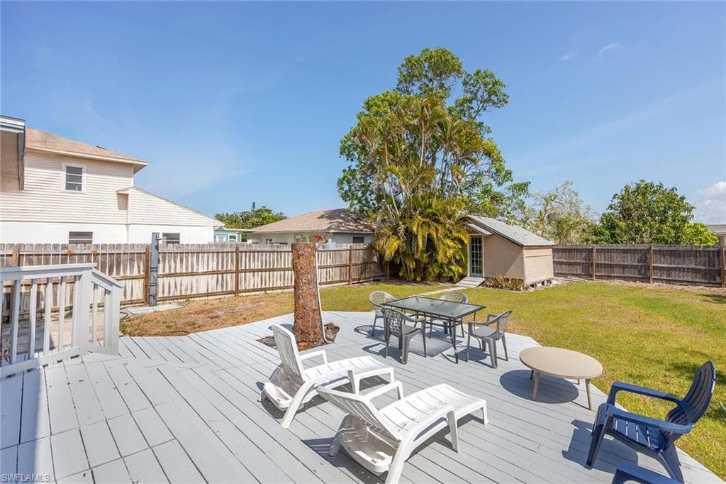 547 101st Ave N, Naples, FL 34108-18