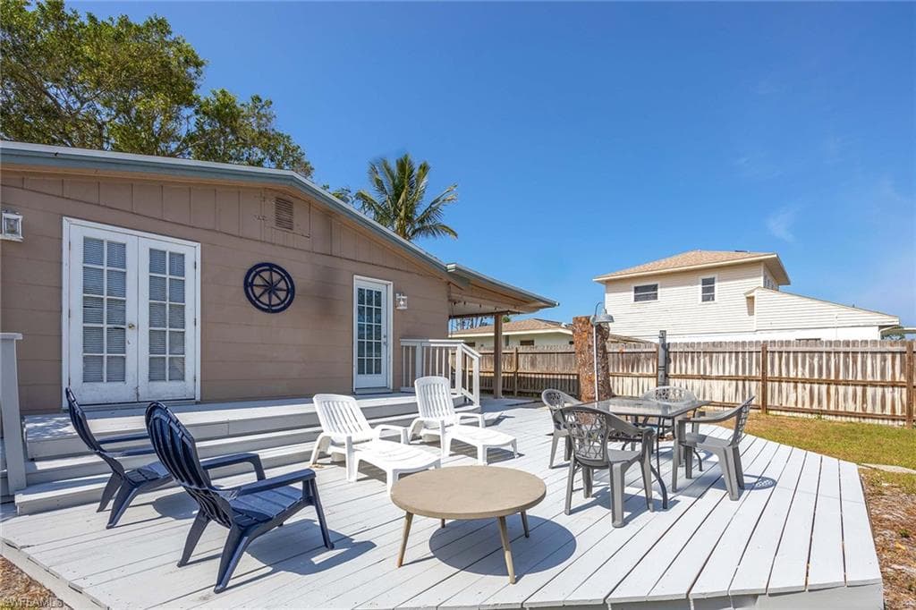547 101st Ave N, Naples, FL 34108-19