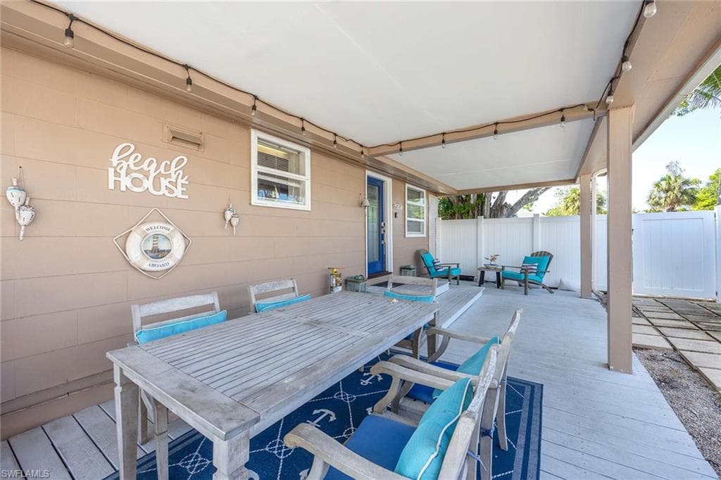 547 101st Ave N, Naples, FL 34108-5