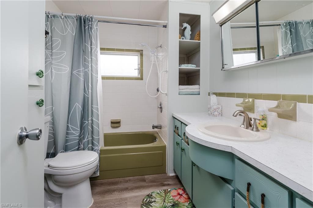 469 Riviera Blvd W, Naples, FL 34112-20