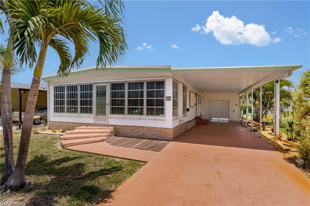 469 Riviera Blvd W, Naples, FL 34112-21