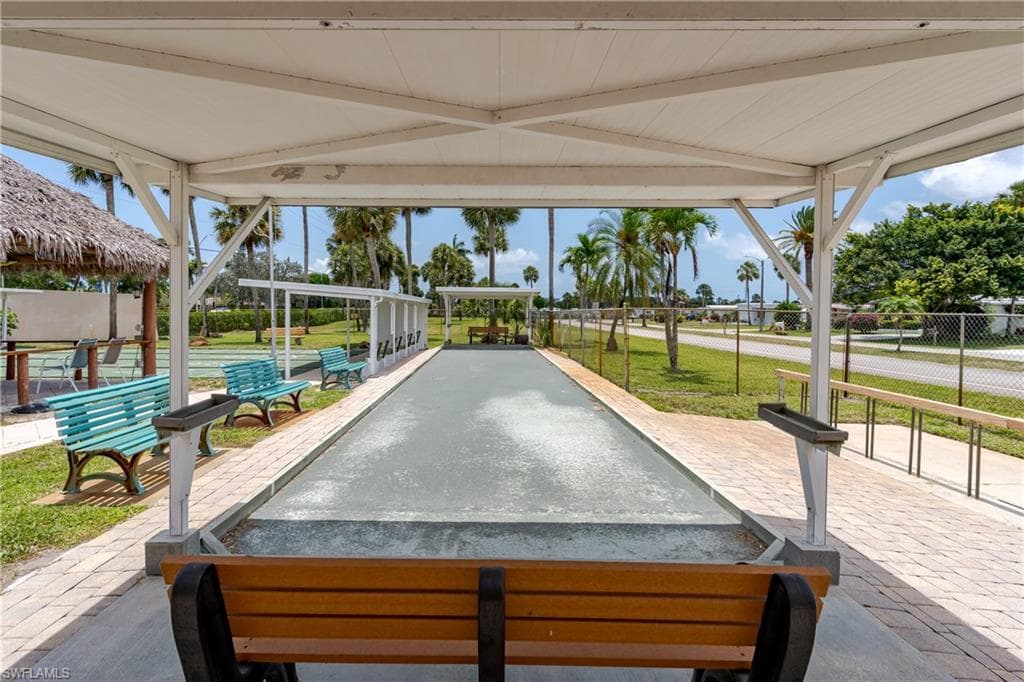 469 Riviera Blvd W, Naples, FL 34112-29