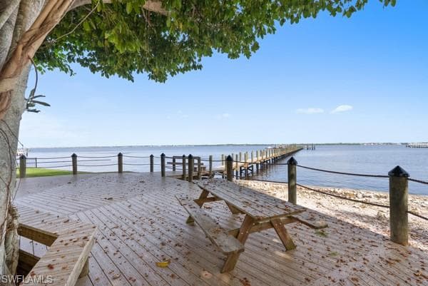 819 James St, Fort Myers, FL 33916-19